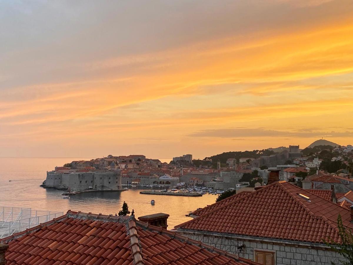 Sunset Over The Dubrovnik'S Old Town ภายนอก รูปภาพ